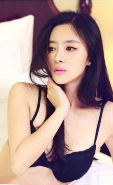 重庆大学校花孙文婷 如今清纯不在变得性感迷人(组图)