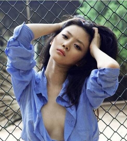 重庆大学校花孙文婷 如今清纯不在变得性感迷人(组图)