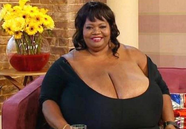 世界十大乳神排行 世界上最大胸有一个小孩那么重