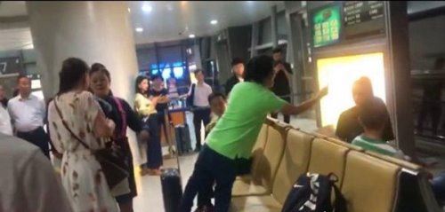 黄铮机场打骂小孩 网友：这种人拘捕15日真的是判轻了