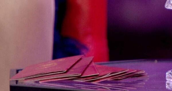 余秀华最好的十三首诗 每一个人都是生活的歌颂者（农村女诗人）