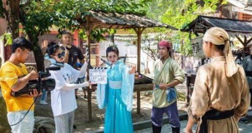 余秀华最好的十三首诗 每一个人都是生活的歌颂者（农村女诗人）