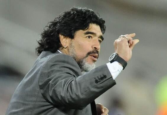 贝克汉姆评价梅西和c罗 梅西是比c罗更加伟大的球员(独一无二)