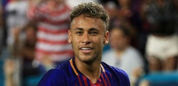 贝克汉姆评价梅西和c罗 梅西是比c罗更加伟大的球员(独一无二)