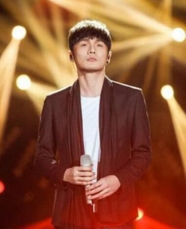 李荣浩家境怎么样 父母都是商人家境殷实(妥妥富二代)