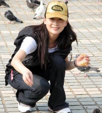 孔令辉的妻子杨舒婷 和三流女演员出入千万公寓