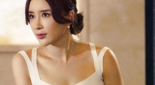 孔令辉的妻子杨舒婷 和三流女演员出入千万公寓