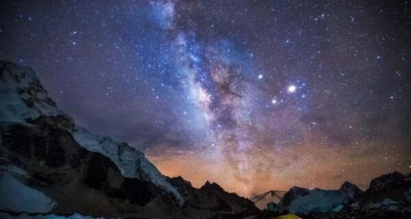 珠峰为什么不能过夜 温度太低（容易遭遇暴风雪）