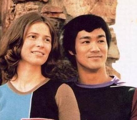 李小龙妻子琳达·埃莫瑞现状 和女儿相依为命容颜已老(曾2次再婚)