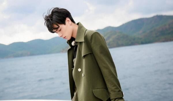 胡一天个人资料 凭借内衣广告步入演艺圈(成名后八卦绯闻不断)