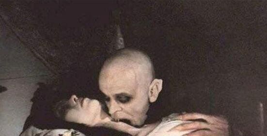 1995上海吸血鬼事件真相 吸血老太婆专吸红衣女孩