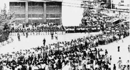 韩国光州事件回顾 市民自发的要求民主运动(死伤民众4000余人)