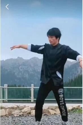 抖音开龙脊是什么意思 美女开龙脊照片欣赏(性感到爆)