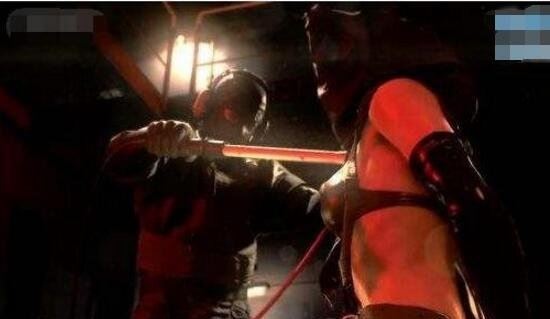 残酷刑罚电刑拷问 男人被电击流出精液受刑人生不如死