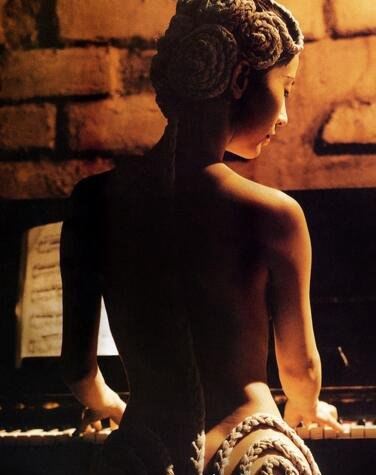 中国人体写真第一人汤加丽写真 自曝十八岁第一次全裸