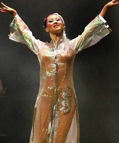 中国人体写真第一人汤加丽写真 自曝十八岁第一次全裸