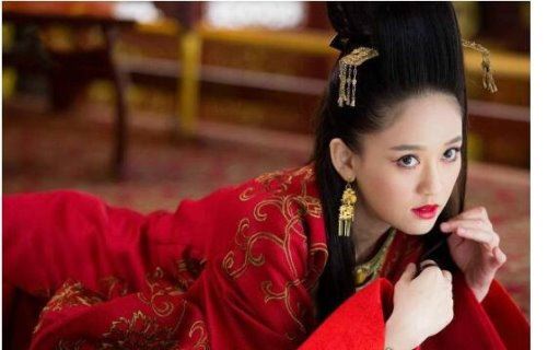 东方不败是男是女 原本是男人(在挥刀自宫后变得不男不女)