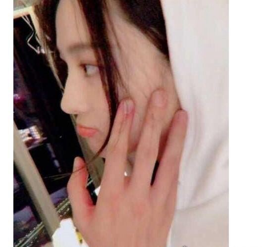 情人节张馨予撒狗粮 发微博与老公何捷大秀恩爱还嘟嘴卖萌