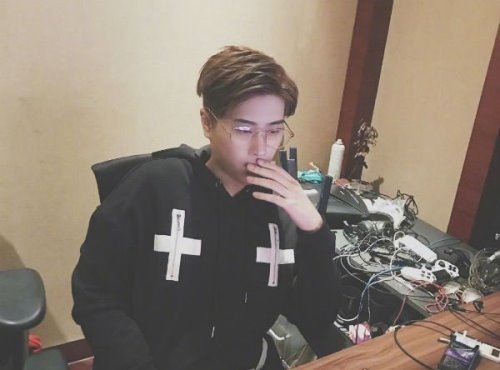 赵梦玥夹腿门事件经过 五五开女友uu妹被拿一血(贵圈真乱)