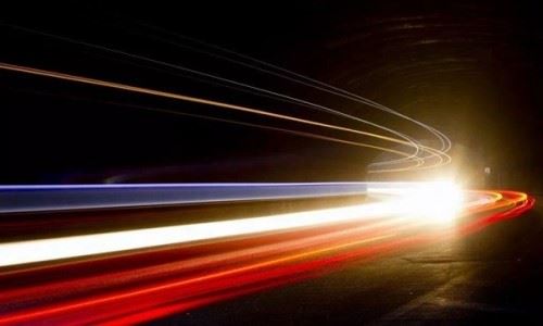 人达到光速会怎样？发生的事情无法想象永生或死亡？