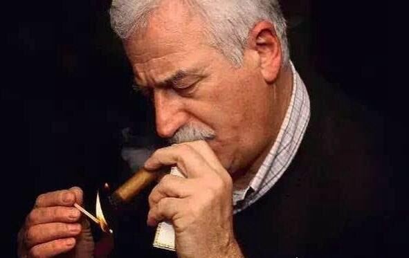 雪茄怎么抽？＂一根雪茄三根柴＂方法很讲究(附详细步骤)