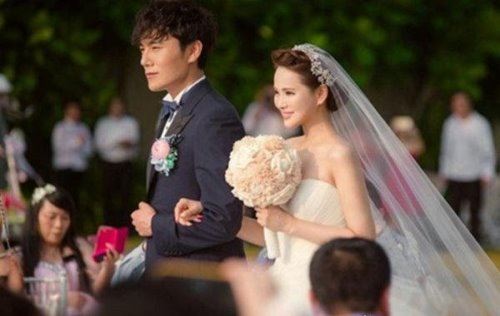 黄维德伊能静牵手门事件 伊能静好人妻形象崩塌(被疑炒作)