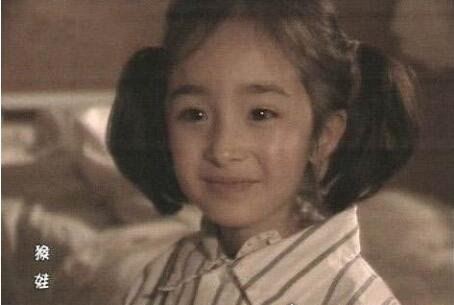 杨幂女儿小糯米正面照片曝光 一看就是亲生的(基因强大)