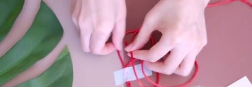 两股本命年红绳手链的编法