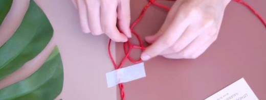 两股本命年红绳手链的编法