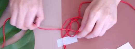 两股本命年红绳手链的编法