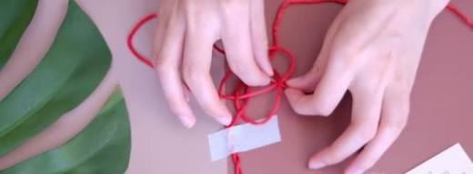 两股本命年红绳手链的编法