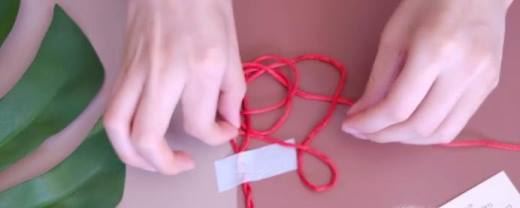 两股本命年红绳手链的编法