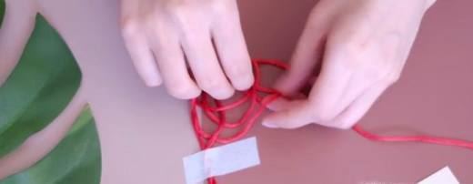 两股本命年红绳手链的编法