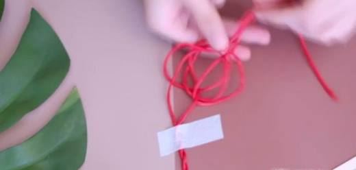 两股本命年红绳手链的编法