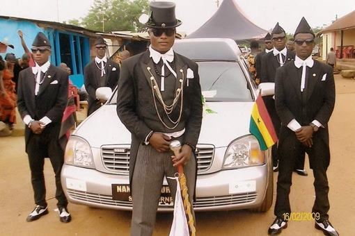 黑人抬棺舞为何那么火？这就是非洲加纳视死如生的死亡丧葬文化