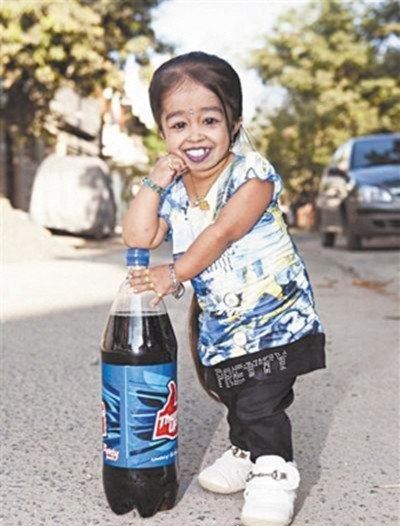 世界最矮女人 保利娜·马斯特斯身高仅61厘米(比2岁幼儿还矮)