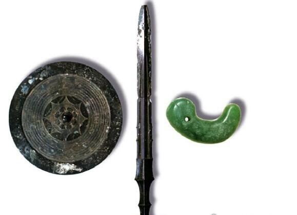 日本三大神器 天丛云剑/八尺琼勾玉/八咫镜(来源于中国)