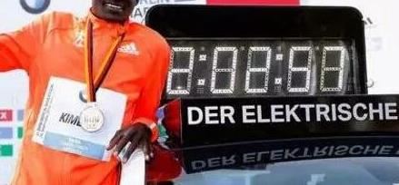 马拉松全程世界纪录 男子2小时2分57秒 女子2小时15分25秒