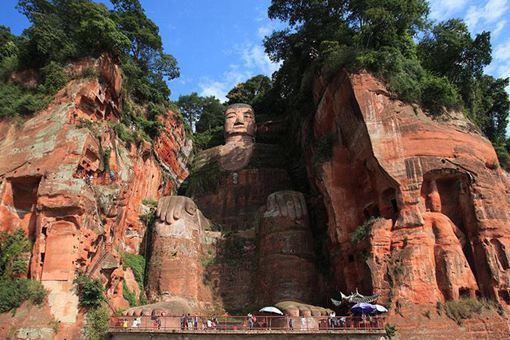 乐山大佛闭眼流泪是真的吗？真相到底是什么？