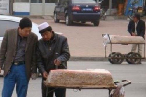 切糕事件是怎么回事？湖南岳阳卖出天价切糕总价值16万