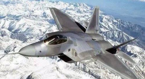 世界上最厉害的战斗机 美国F 22猛禽战机(高隐身性/高机动性)