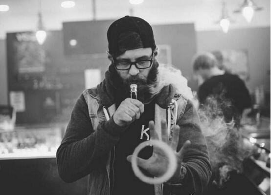 电子烟有害吗 电子烟的危害非常大(随时可能爆炸)