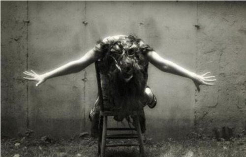 禁曲黑色星期天原版试听 黑色星期天歌词鉴赏(看了不要自杀)