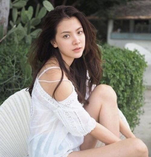 平采娜·乐维瑟派布恩小时候照片 比影片中美多了
