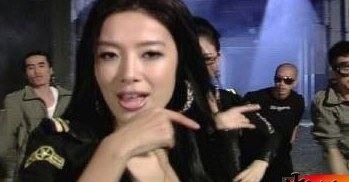 蔡依林机场撩衣散热 蔡依林全裸MV完整版