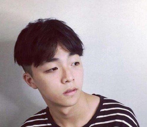 陈立农爸爸真的去世了 家境并不好(3岁就去夜市摆摊)