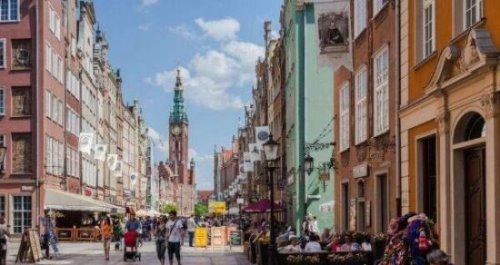 凭借石油产业闻名全球 伊朗的人口和国土面积多少（人口约8000万）