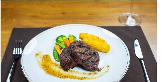 吃西餐刀叉怎么拿 教你怎样正确的左手拿叉右手拿刀