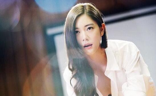 情圣韩国女演员李成敏拍过r级吗 红衣女郎风骚性感