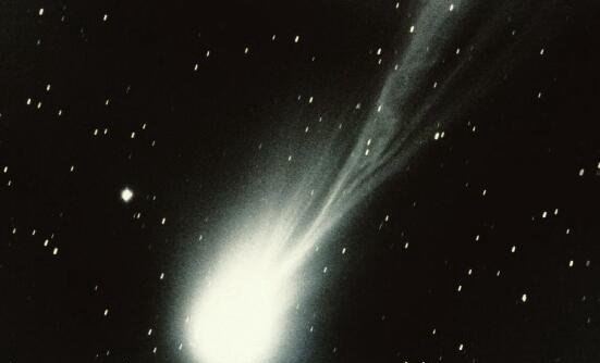 世界上最早的哈雷彗星 公元前1057年就有哈雷彗星回归的记录